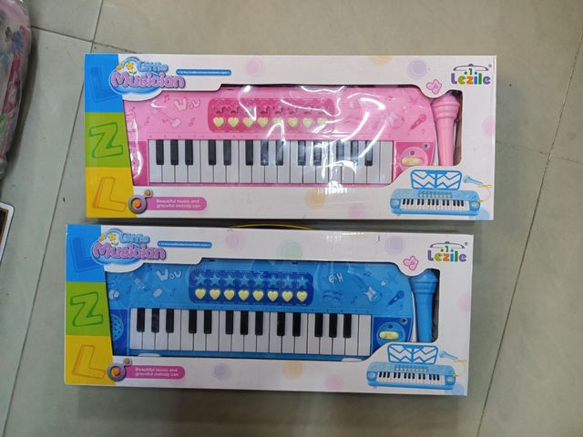 Đàn Piano Đồ Chơi Lezile 3206 Có Micro, Đèn Và Nhạc - Đồ Chơi Giáo Dục Phát Triển Âm Nhạc Cho Trẻ Em, Màu Sắc Ngẫu Nhiên